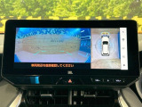 【パノラミックビューモニター】専用のカメラにより、上から見下ろしたような視点で360度クルマの周囲を確認することができます☆死角部分も確認しやすく、狭い場所での切り返しや駐車もスムーズに行えます。