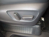 パワーシート搭載。微妙な調整が手軽にでき、ピッタリのポジションで運転することが可能です。