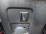 運転席シートヒーター装備。寒い季節にはとても役に立つ有難い装備です。