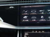 スマートフォンとAudiをUSBケーブルを介し接続。AppleのCarPlayやAndroid Autoのアプリを通じて、スマートフォンのコンテンツをMMIディスプレイに表示します。