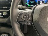 運転中、オーディオの操作をしてて、ハッとしたことはありませんか?ステアリングスイッチは、運転中でもハンドルでオーディオの操作が可能です。安全なドライブをサポートします。