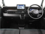 ◆インテリアパネル◆視界広々で非常に運転しやすくロングドライブでも疲れを感じさせないすっきりとまとまったインパネ周りです。