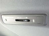 後部座席用にリヤクーラーが装備されています。暑い夏でも涼しい風で快適な空間が広がります。