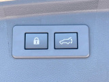 【パワーバックドア】スマートキーや運転席のボタンを押すだけでリアゲートが自動で開閉します!荷物を持っている時や、高い位置にあるバックドアを閉める際に便利な機能です♪