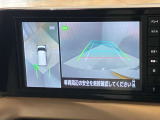 【アラウンドビューモニター】車を上から見下ろしているかのような映像で周囲の状況がひと目で確認、狭い駐車場に駐車するときも安心です♪♪障害物などがあると警告音がなりますので安心して駐車が出来ます★