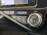 【オートエアコン】一度お好みの温度に設定すれば、車内の温度を検知し風量や温度を自動で調整。暑い&hellip;寒い&hellip;と何度もスイッチ操作をする必要はありません。快適な車内空間には必須の機能ですね♪