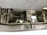 ラゲッジアンダーボックスも装備してます