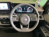 インテリアに合わせたデザインのステアリングは、運転される方のことも考え、運転しやすい形状、大きさです。是非一度、実際に触ってお確かめください。