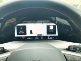 メーターパネルはステアリング右側のスイッチで各種表示を切り替えることができます。