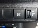 オートマチックハイビームとは、先行車や対向車のライトを認識し、ハイビームとロービームを自動で切り替える機能です。夜道の視界を確保します。詳細は販売店スタッフまでおたずねください。