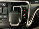 オートマチックシフトレバーは、手になじみ操作しやすい形状で安全運転にもつながります♪