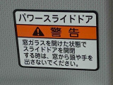 見た目が大事!な外装はぴかっとキレイに磨いており、経年のくすみもよみがえっております。ヘッドライトやドア周辺を磨く際にはマスキングテープを使用して保護しながら丁寧に作業をしております。