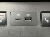 後部座席も電源をとれます!同乗者も快適ですね!