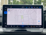 12.9インチディスプレイによるスマートフォン用アプリ[Apple CarPlay][Android Auto]対応の純正インフォテイメントシステム「Discover」を装備、ナビ、ラジオのほか、US