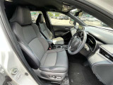 高いホールド性で運転姿勢が安定します。本革使用で高級感もあり、D席パワーシート装備!