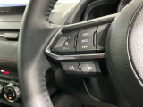 ステアリングにオーディオ操作スイッチが付いています。オーディオ画面に直接タッチしなくても操作が出来ますので、運転に集中できます。