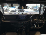 ステアリングを握ればJeepワールドが広がります。