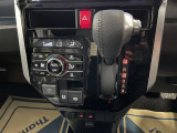 オートエアコン♪お好みの温度に設定するだけで車内を快適空間にしてくれますよ♪