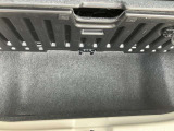 トランク下部に普段使わないものや洗車道具を今っておけるアンダーボックス