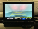 バックでの車庫入れも安心です! リアカメラが付いているバックモニター付のナビを装備しております。操作線もついており距離感も画面から確認できます。