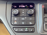 運転席・助手席、それぞれで温度調節が可能なオートエアコンです。シートヒーター付きなので、寒い日も快適です。