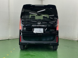 後席の窓には外から車内が見えにくくなるプライバシーガラスを採用。周りを気にせずリラックスして過ごせます