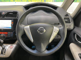 【純正革巻きステアリング】上質な革を使用することで、手にしっかり馴染みとても運転しやすいハンドルです♪