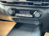 「オートエアコン」が付いています。1年中快適な室内を提供!車内温度を設定すると、風量を自動で調節してくれます。