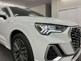 LEDヘッドライト。デイタイムランニングライトも備わっております。