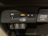 ビルトインタイプの【ETC】で見た目もスッキリ。【アクセサリーソケット(電源ソケット)】電源からケーブルをつなげば、スマートフォンなどの電子機器の充電などを行うことができます!