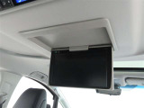 トヨタ純正12.1型後席ディスプレイを装備しております。