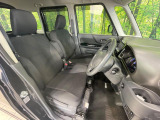 運転席シート廻りは使用感も少なく、良好な状態となっています。前オーナー様が丁寧に使っていたことがよくわかりますね。