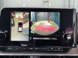 アラウンドビューモニターは、車両の周囲を360度見渡せるカメラシステムです。駐車時の死角をなくし、安全な運転をサポートします。駐車時の死角をなくして、安心・安全な運転を実現できます。