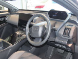 見通しのよいすっきりとした視界で、誰でも運転しやすいです。運転のしやすさは疲れにくさにも繋がりますよ♪