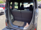 コンパクトボディーなのに、荷室はこんなに広々!たくさん荷物が積めますよ。