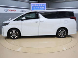 両側パワースライドドア付きだから、狭い駐車スペースなどでの 乗り降りラクラク!小さなお子さまのいるご家庭には嬉しい装備。