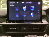 ナビゲーションはフルセグTV、インターナビ対応のGathers純正メモリーナビを搭載しています。Bluetoothオーディオ機能がありますので、スマートフォンなどの音楽も再生できます。