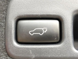 【パワーバックドア】スマートキーや運転席のボタンを押すだけでリアゲートが自動で開閉します!荷物を持っている時や、高い位置にあるバックドアを閉める際に便利な機能です♪