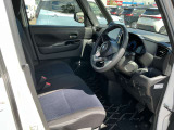 運転席まわりは、使用感も少なく良好な状態です。