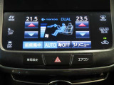 左右独立温度コントロールフルオートエアコンです。運転席、助手席それぞれで独立して温度設定ができます。冷え性の方が乗っても安心ですね♪
