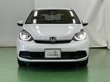 LEDヘッドライトを装備しています。LEDヘッドライトはとても明るく、雨の日や夜間走行も安全・安心です。オートライトコントロール付きで周囲の明るさに応じて自動で点灯・消灯します