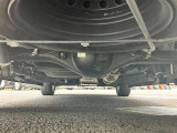 下廻りもとてもキレイな状態です、長くお乗り頂けるよう弊社はサビ腐食のない車両を厳選仕入れしています!