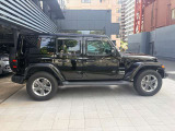 ホイールアーチが台形なのはJeepの個性的なデザインになり、ここを見てもJeepとすぐ分かります!