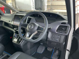 全方位で視界が広く見晴らしのよい運転席。安心して運転できます。