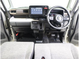 想像以上の広さで、毎日の運転がもっと快適に!みんなくつろげる心地よい室内空間です。