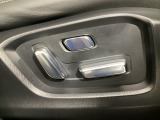 運転席にはパワーシートを装備!シート位置を記憶するメモリー機能付きなのでご夫婦で2名分セットすると便利です♪