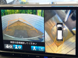【マルチビューカメラシステム】専用のカメラにより、上から見下ろしたような視点で360度クルマの周囲を確認することができます☆死角部分も確認しやすく、狭い場所での切り返しや駐車もスムーズに行えます。