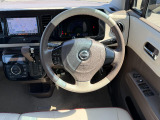【純正革巻きステアリング】上質な革を使用することで、手にしっかり馴染みとても運転しやすいハンドルです♪