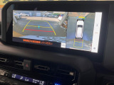 【パノラミックビューモニター】専用のカメラにより、上から見下ろしたような視点で360度クルマの周囲を確認することができます☆死角部分も確認しやすく、狭い場所での切り返しや駐車もスムーズに行えます。