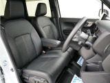 運転席のスペースはゆったりしていて、視界も広く確保されているので普段の運転からロングドライブまで快適です。
